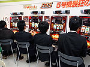 展示会速報 パチスロ新機種「ファイヤービーク」内覧会(コルモ)