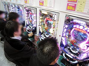 展示会速報 新機種「ぱちんこCR桃太郎電鉄 ひらけ!キングボンビジョンの巻」内覧会(サミー)