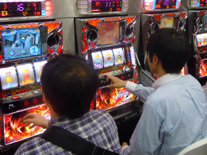 展示会速報 パチスロ新機種「KOF3」を発表(SNKプレイモア)