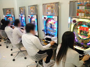 展示会速報 クラシックコレクション「CRがきデカ」「CRオークス」が登場(サンセイR&D)