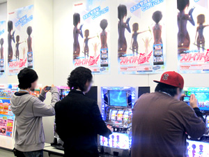 展示会速報 パチスロ新機種「スカイガールズ~よろしく!ゼロ~」登場(高砂)