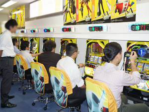 展示会速報 パチスタ第1弾「パチスロ persona4 The SLOT」内覧会開催(ニューギン)