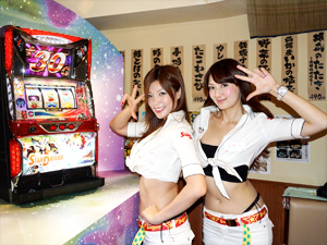 展示会速報 山佐「パチスロ スタードライバー」発表会、居酒屋はなこコラボ先行体験会(山佐)