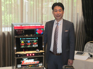 展示会速報 「トラッドサンダーブラック」プレス発表会開催(岡崎産業)