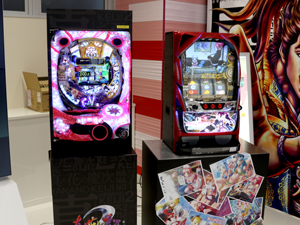 展示会速報 「CRA大江戸学園~神~」「パチスロガールズガンズグルービー」内覧会開催(ニューギン)