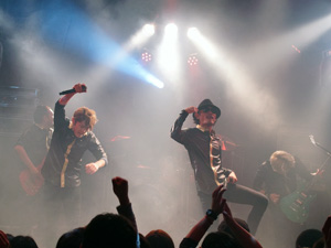 業界ニュース 前夜祭で乗リニ乗レ!ファンイベント開催(サミー・サミーネットワークス)