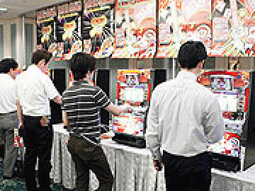 展示会速報 パチスロ新機種『クレイジージョーカー』『トリプルクラウン-30』新機種展示会(清龍ゲームジャパン)