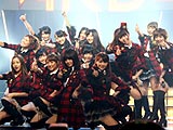 AKB48見参！ライブで新機種をアピール（京楽産業.）