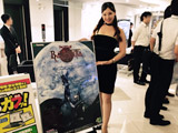 「パチスロ ベヨネッタ」の展示内覧会を開催（サミー）
