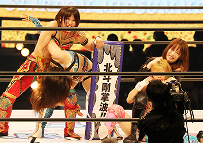 業界ニュース ミッドサマーフェス2023「スマスロ北斗の拳 拳王パネル」導入記念!鹿島沙希スペシャルコラボ(サミー)